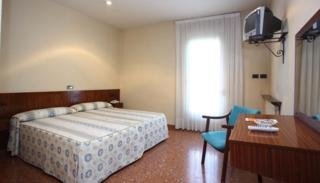 Imagen de la habitación del Hotel La Bilbaina. Foto 5