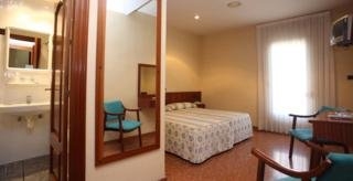 Imagen de la habitación del Hotel La Bilbaina. Foto 6