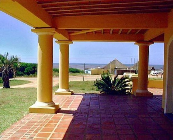 Imagen de los exteriores del Hotel La Bluette. Foto 10