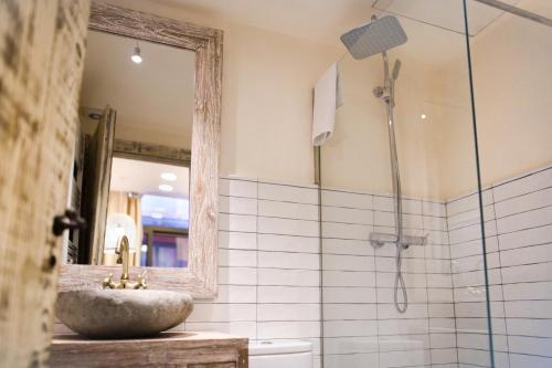 Imagen de la habitación del Hotel La Bodega Suites. Foto 4