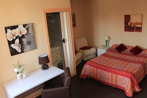 Imagen de la habitación del Hotel La Bonne Auberge, S&eacute;gny. Foto 4