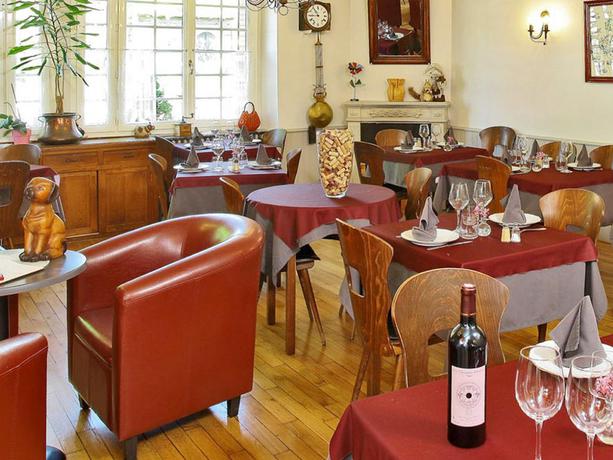 Imagen del bar/restaurante del Hotel La Bonne Famille. Foto 4