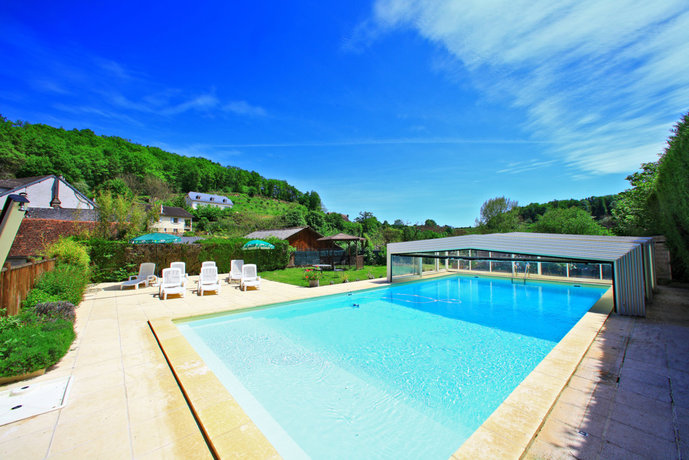 Imagen de la piscina del Hotel La Bonne Famille. Foto 11