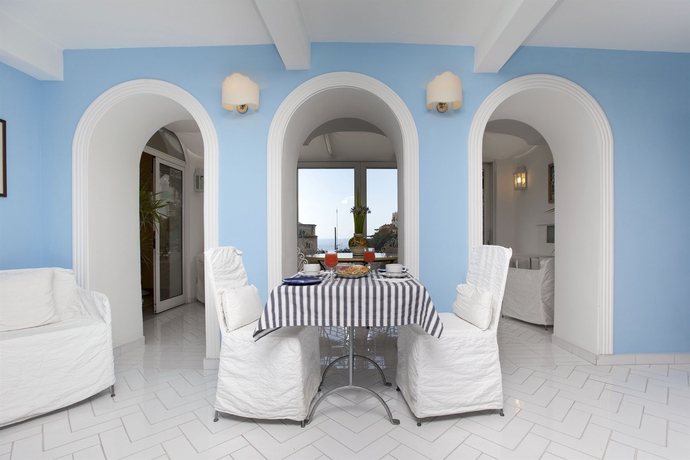 Imagen del bar/restaurante del Hotel La Bougainville. Foto 2