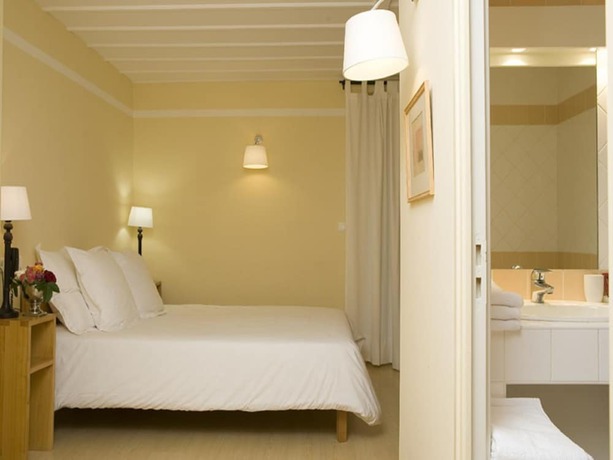 Imagen de la habitación del Hotel La Bougnate. Foto 6