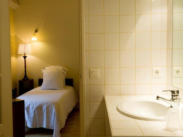 Imagen de la habitación del Hotel La Bougnate. Foto 16