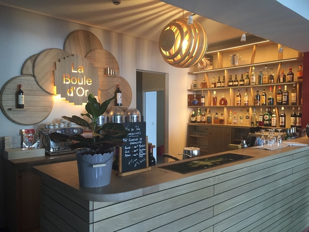 Imagen de los exteriores del Hotel La Boule d\'Or. Foto 18