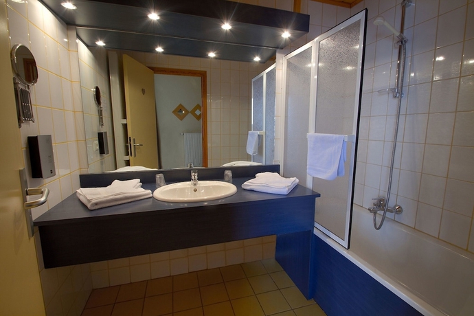 Imagen de la habitación del Hotel La Bouloie. Foto 15