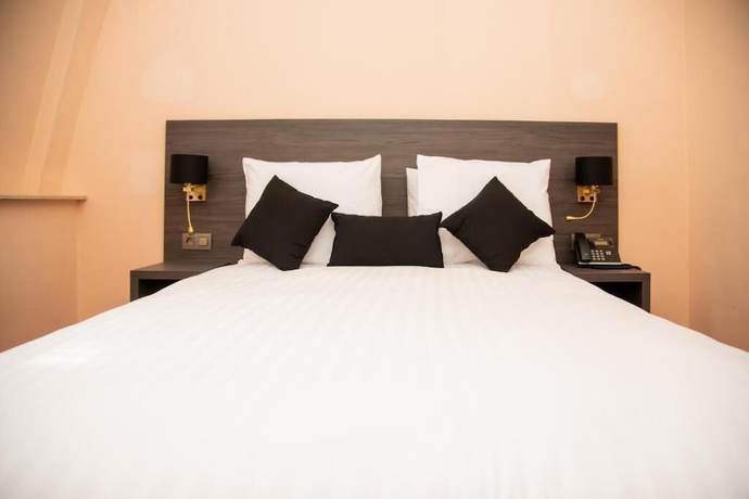 Imagen de la habitación del Hotel La Bourse. Foto 13