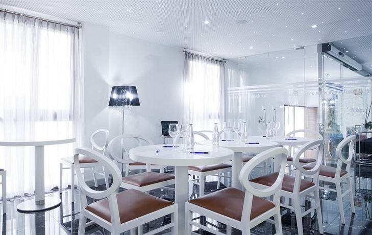 Imagen del bar/restaurante del Hotel La Boutique Puerta Osario. Foto 3