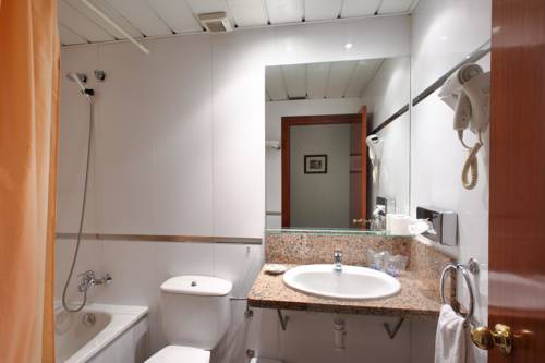 Imagen de la habitación del Hotel La Brasa De Riudarenes. Foto 5