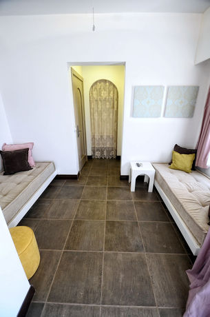 Imagen de los exteriores del Hotel La Brezza Suite and. Foto 12