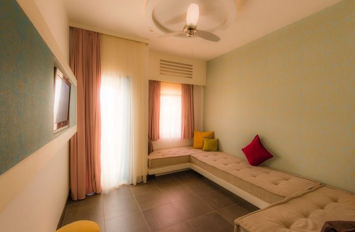Imagen de los interiores del Hotel La Brezza Suite and. Foto 15