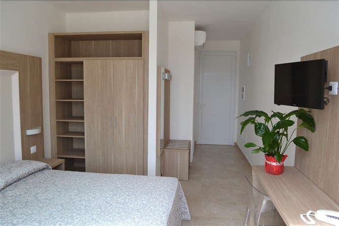 Imagen de la habitación del Hotel La Brunese. Foto 6