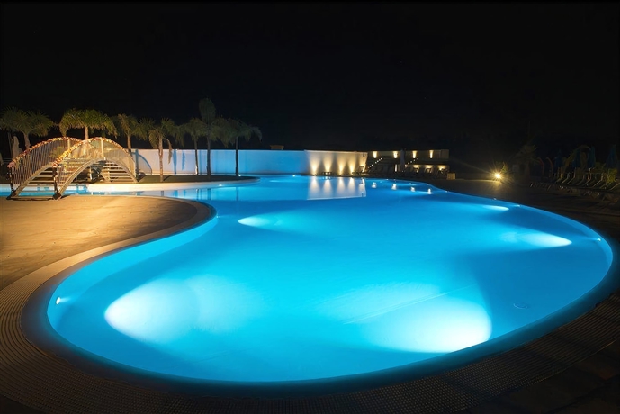 Imagen de la piscina del Hotel La Brunese. Foto 16