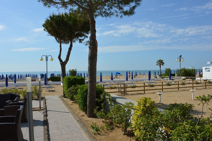 Imagen de los exteriores del Hotel La Bussola, Lido Di Jesolo. Foto 3