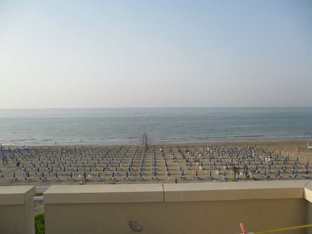 Imagen de los exteriores del Hotel La Bussola, Lido Di Jesolo. Foto 4