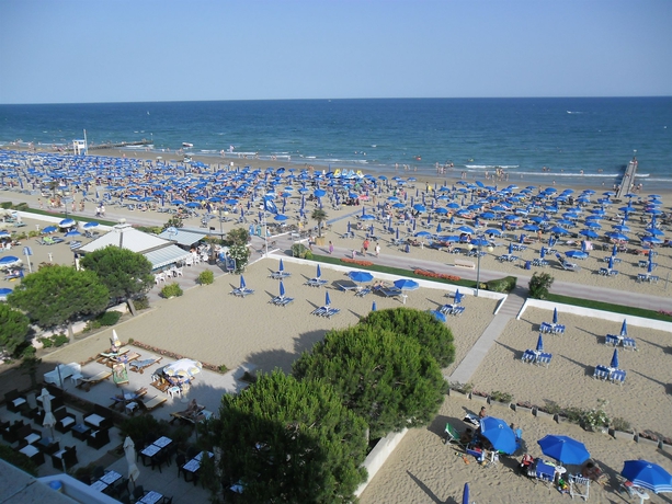 Imagen de los exteriores del Hotel La Bussola, Lido Di Jesolo. Foto 5