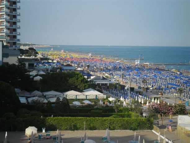 Imagen de los exteriores del Hotel La Bussola, Lido Di Jesolo. Foto 6