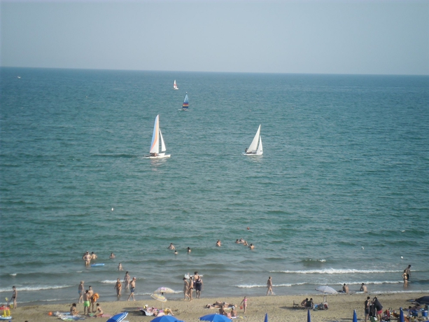 Imagen de los exteriores del Hotel La Bussola, Lido Di Jesolo. Foto 9
