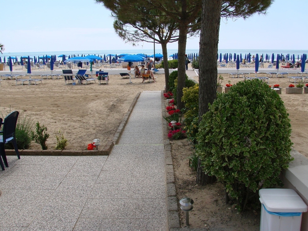 Imagen de los exteriores del Hotel La Bussola, Lido Di Jesolo. Foto 10