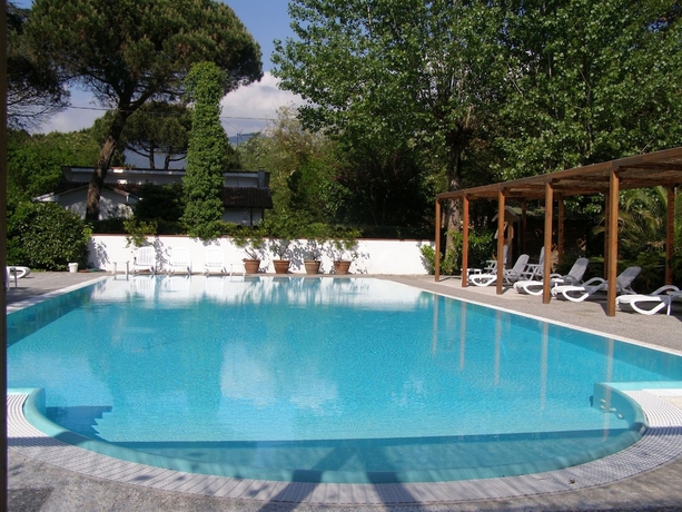 Imagen de la piscina del Hotel La Bussola, Marina di Massa. Foto 19