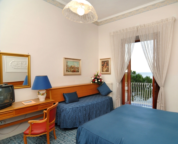 Imagen de la habitación del Hotel La Bussola, Pogerola. Foto 4