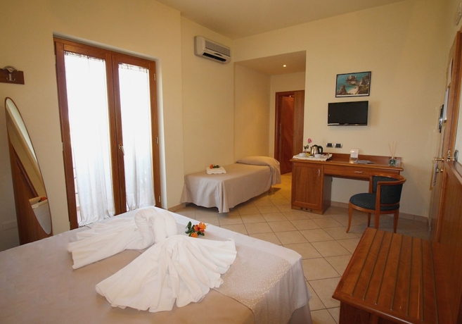 Imagen de la habitación del Hotel La Bussola Restaurant. Foto 13