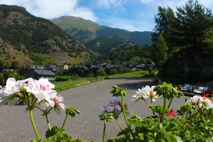 Imagen de los exteriores del Hotel La Cabana, Ordino. Foto 11