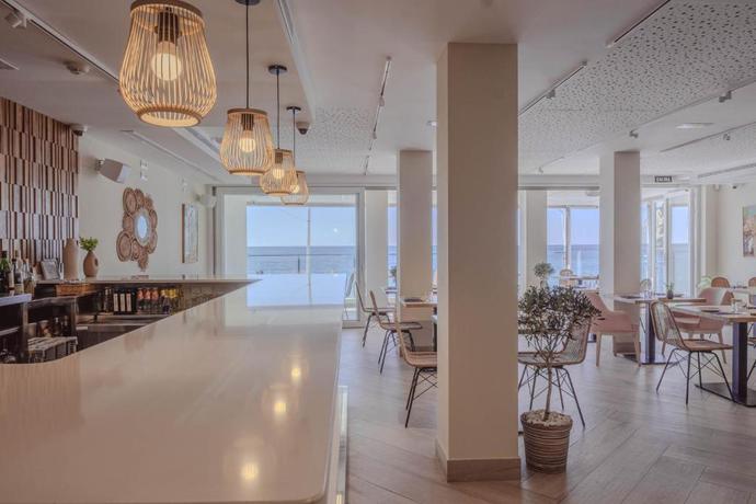 Imagen del bar/restaurante del Hotel La Cala Finestrat. Foto 5