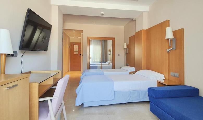 Imagen de la habitación del Hotel La Cala Finestrat. Foto 14