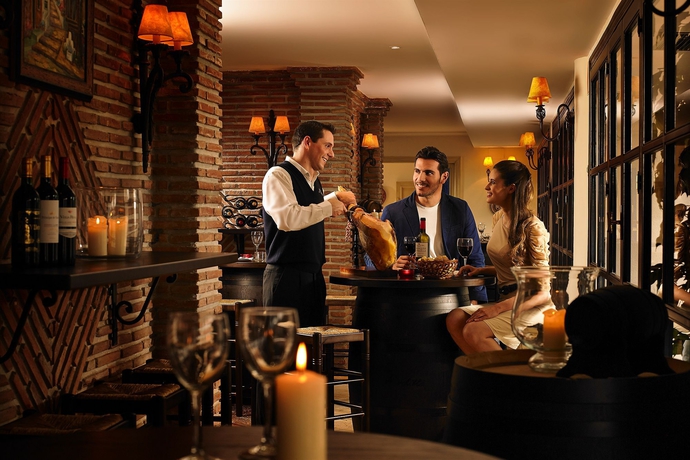 Imagen del bar/restaurante del Hotel La Cala Resort. Foto 8