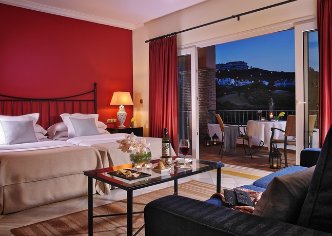 Imagen de la habitación del Hotel La Cala Resort. Foto 10