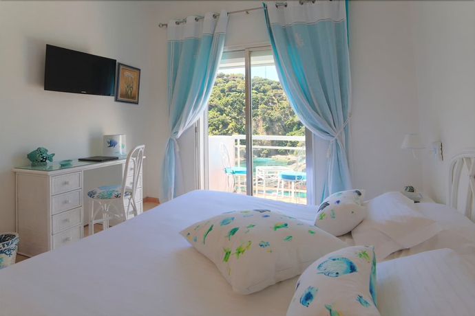 Imagen de la habitación del Hotel La Calanque. Foto 14