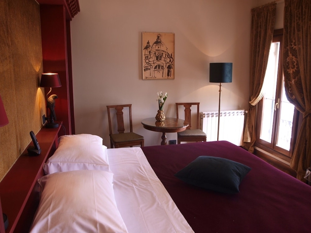 Imagen de la habitación del Hotel La Calcina. Foto 14