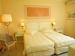 Imagen de la habitación del Hotel La Caletta Bolognese. Foto 16