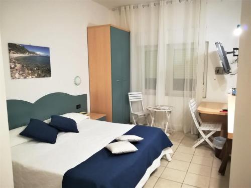 Imagen de la habitación del Hotel La Caletta. Foto 8