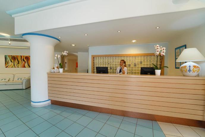 Imagen de los interiores del Hotel La Caletta Village. Foto 7