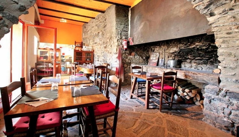 Imagen del bar/restaurante del Hotel La Calma De Bellver. Foto 2