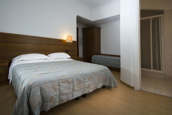 Imagen de la habitación del Hotel La Camogliese. Foto 10