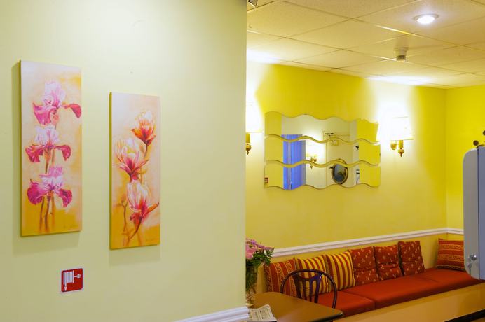 Imagen de los interiores del Hotel La Camogliese. Foto 19
