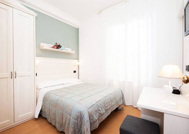 Imagen de la habitación del Hotel La Camogliese. Foto 15