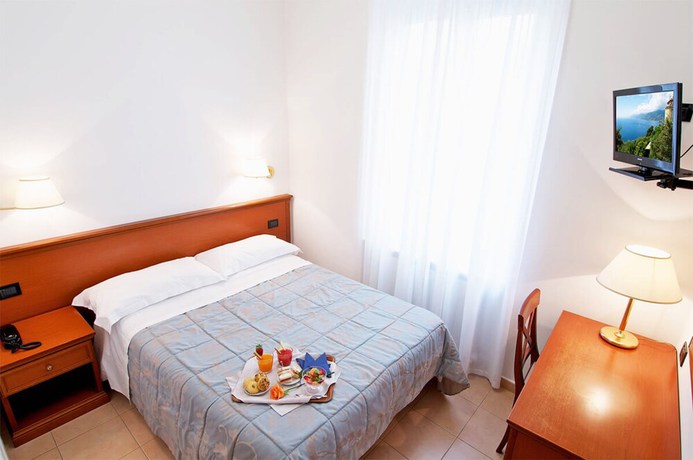 Imagen de la habitación del Hotel La Camogliese. Foto 16