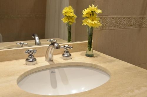 Imagen de la habitación del Hotel La Campi&ntilde;a Club Hotel & Spa. Foto 6