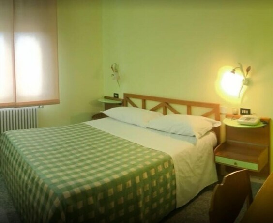 Imagen de la habitación del Hotel La Candela, Imola. Foto 34