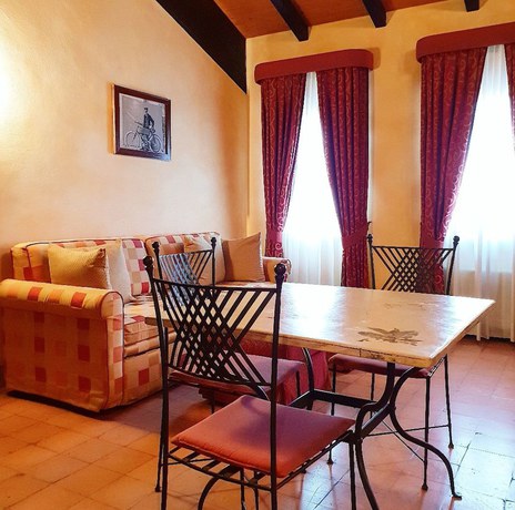 Imagen de la habitación del Hotel La Cantina Residence. Foto 17