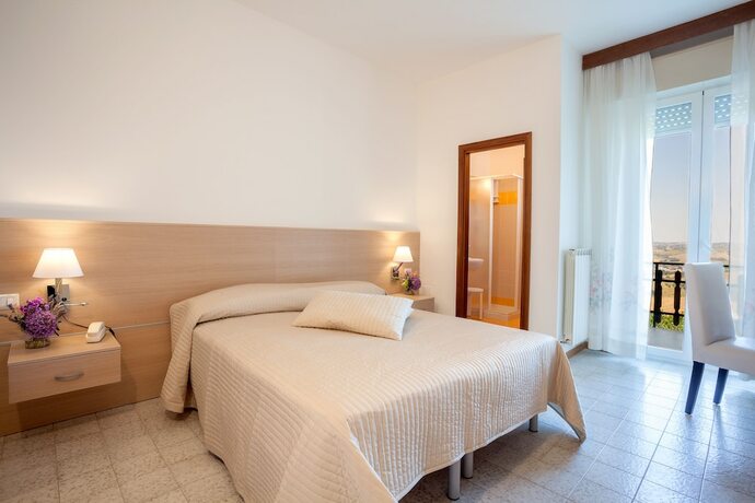 Imagen de la habitación del Hotel La Cantinella. Foto 17