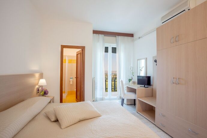 Imagen general del Hotel La Cantinella. Foto 6