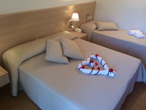 Imagen de la habitación del Hotel La Cantinella. Foto 19