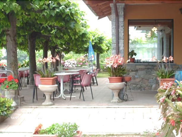 Imagen del bar/restaurante del Hotel La Capannina, Massino Visconti. Foto 6